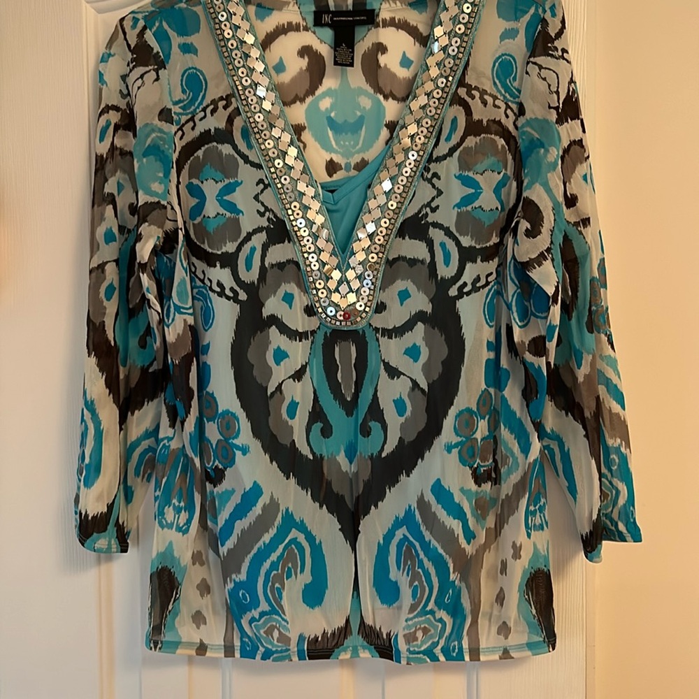 Inc. L beautiful 2 piece top. Tank/camisole
